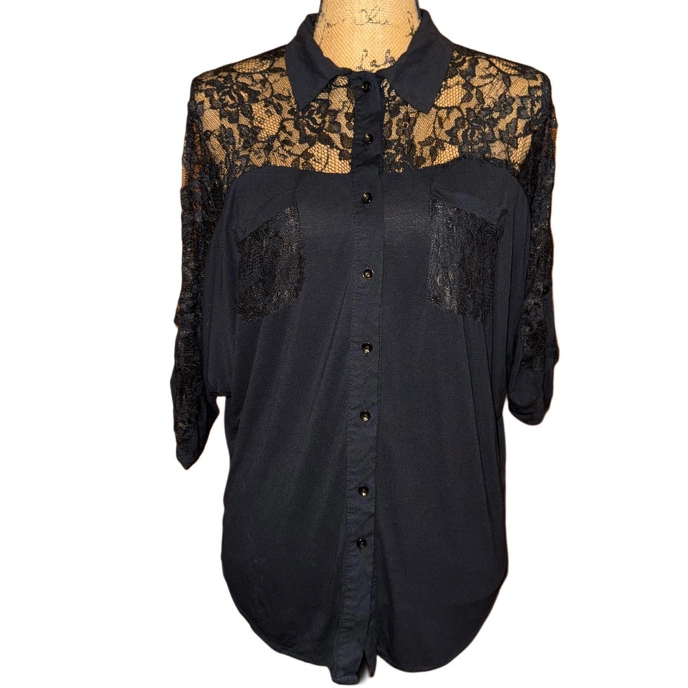 Monoreno Black Short Sleeve Button Up W/Lace Panel